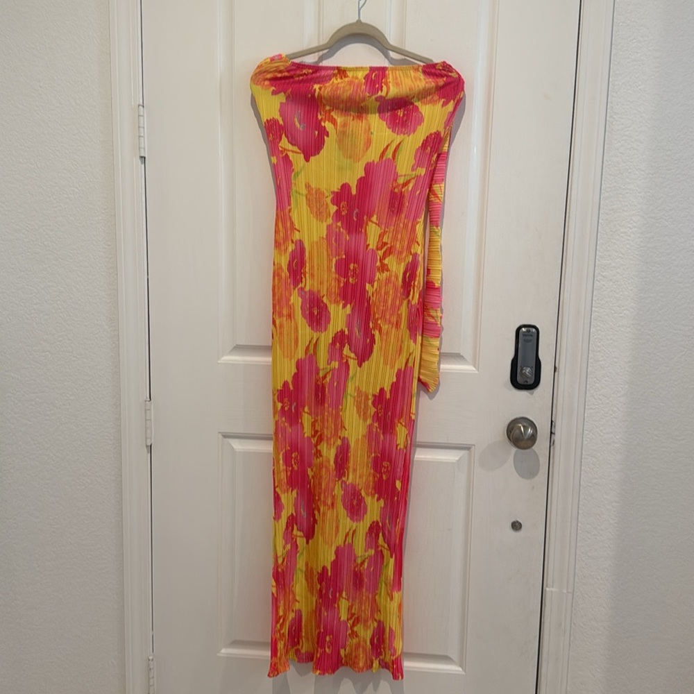 PLT MULTI FLORAL PRINT PLISSE BANDEAU COWL BACK MAXI DRESS - Picture 9 of 10